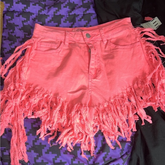 LIGHT PINK RIPPED SHORTS😍 - Picture 2 of 2